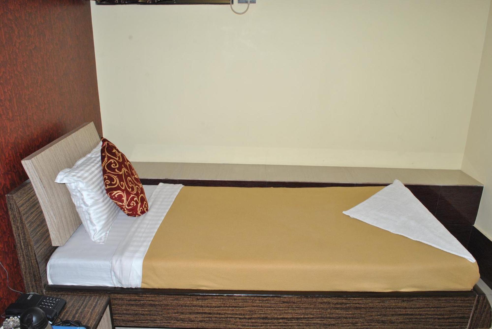 Hotel Cosmo - Mumbai — Photos 1